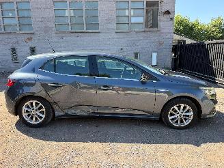 krockskadad bil auto Renault Mégane IV INTENS 2016/6