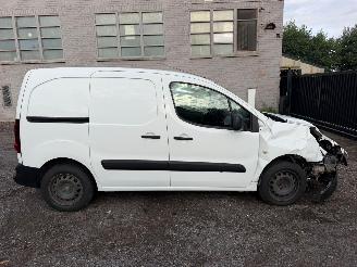 skadebil bedrijf Peugeot Partner 1.6 HDI 2015/6