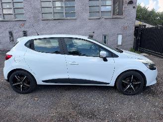 krockskadad bil auto Renault Clio AUTHENTIQUE 2016/6