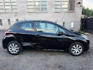  Peugeot 208 LIKE 2015/5