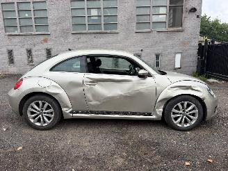 skadebil auto Volkswagen Beetle DESIGN 2016/8