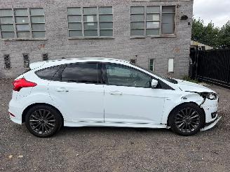 Voiture accidenté Ford Focus ST-LINE 2017/5