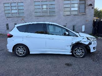 Schadeauto Ford C-Max TITANIUM 2016/3