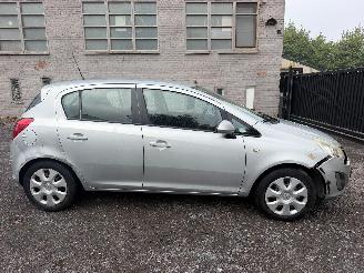 uszkodzony samochody osobowe Opel Corsa EDITION 2013/8