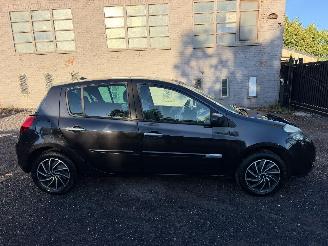 skadebil auto Renault Clio ICE WATCH 2011/4