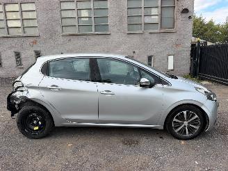 Coche accidentado Peugeot 208 ALLURE 2018/4