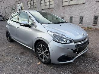 Peugeot 208 ALLURE picture 2