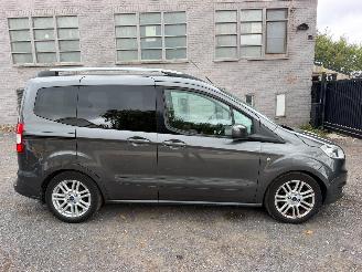 skadebil auto Ford Tourneo Courier TITA 2016/6
