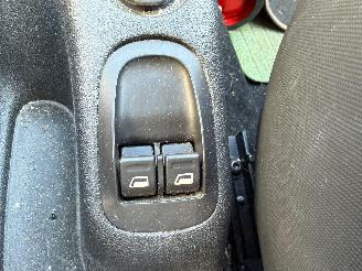 Peugeot 206 1.2I picture 31