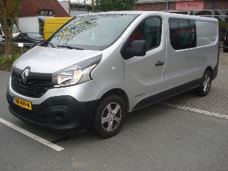 krockskadad bil bedrijf Renault Trafic DUBBELE CABINE 1.6DCI 103KW AIRCO-NAVI 2014/11