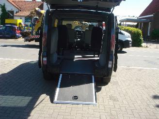 skadebil bedrijf Opel Vivaro ROLSTOEL VERVOER L2-H1 AIRCO 2.5CDTI 2005/6