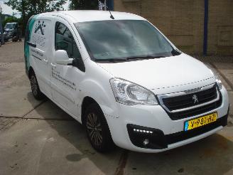 Schade bestelwagen Peugeot Partner AUTOMAAT LONG 3 ZITTER EURO 6 2017/9