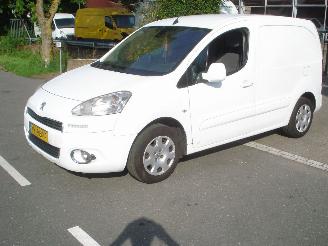 Avarii auto utilitare Peugeot Partner 1.6HDI 3 ZITTER AIRCO-NAVIGATIE 2014/8