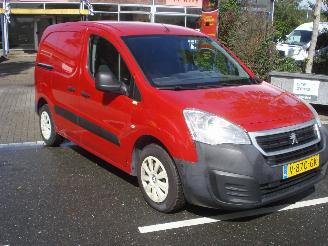 skadebil bedrijf Peugeot Partner EURO 6 AIRCO 1.6hdi 2017/5