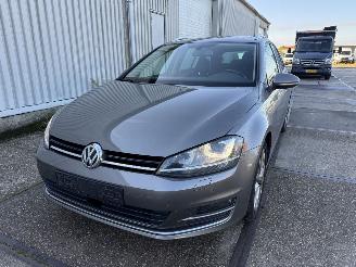 Damaged car Volkswagen Golf Variant 1.6 TDI DSG 2014/10