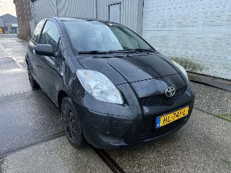 Damaged car Toyota Yaris 1.0 VVTi Access Airco 2011/8