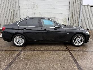 BMW 3-serie 320i Luxury Line Executive picture 2