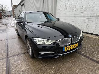 Voiture accidenté BMW 3-serie 320i Luxury Line Executive 2018/7
