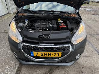 Peugeot 208 1.2 VTi Urban Soul picture 10