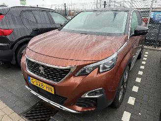 krockskadad bil auto Peugeot 3008 1.2 PureTech  Blue Lease Premium 2019/10