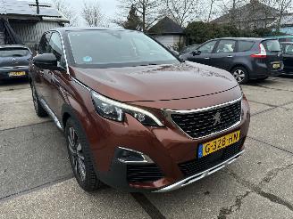 damaged passenger cars Peugeot 3008 1.2 PureTech  Blue Lease Premium 2019/10