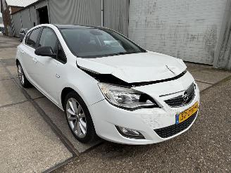 Damaged car Opel Astra 1.4 Turbo Sport 2013/1