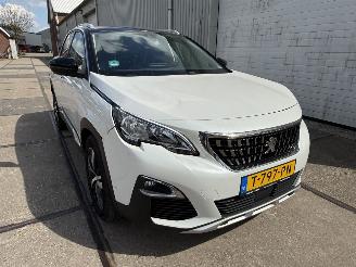 Schadeauto Peugeot 3008 1.2 PT Allure 2018/11