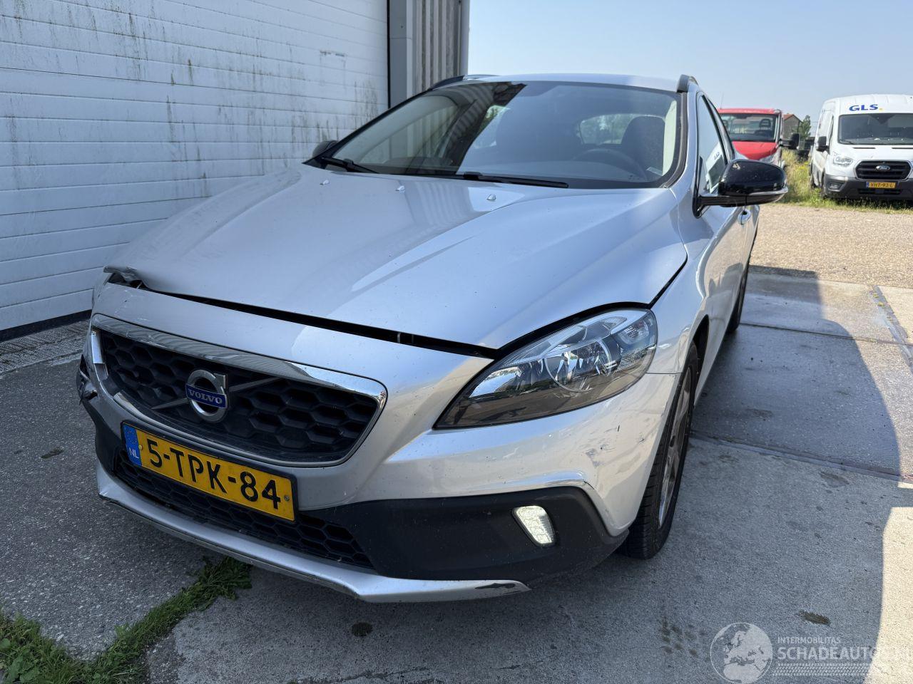 Volvo V-40 Cross Country 1.6 T4 Momentum