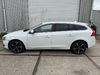 Volvo V-60 2.0 D2 R-Design Automaat picture 4