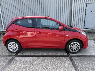 Toyota Aygo 1.0 VVT-i X-Play Multimedia Camera picture 2