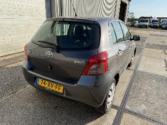 Toyota Yaris 1.3 VVTi Sol Automaat picture 3