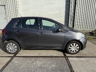 Toyota Yaris 1.3 VVTi Sol Automaat picture 2