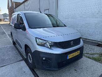 krockskadad bil bedrijf Peugeot Partner 1.6 BlueHDI Premium 2019/5