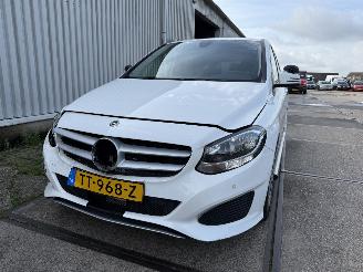 skadebil auto Mercedes B-klasse 220d Ambition Automaat 2018/11