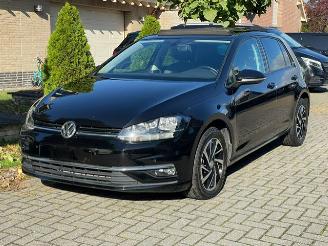 Schadeauto Volkswagen Golf 1.0 TSI Comfortline PANO NAVI CAMERA 2018/5
