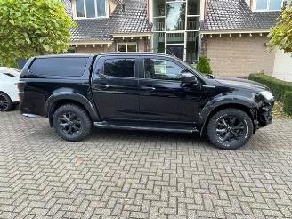 Isuzu D-Max V-Cross 4X4 DC HARDTOP picture 4