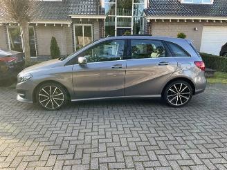 Mercedes B-klasse 200 d PANORAMADAK CAMERA NAVI LED picture 2