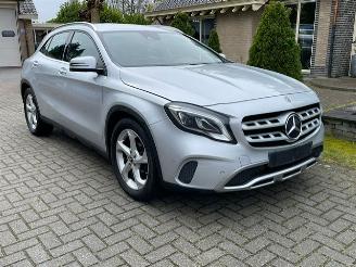 Schadeauto Mercedes GLA 180 URBAN NAVI PDC LED 2018/9