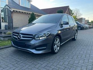 damaged passenger cars Mercedes B-klasse 180 d NAVI KLIMA PDC 2016/3
