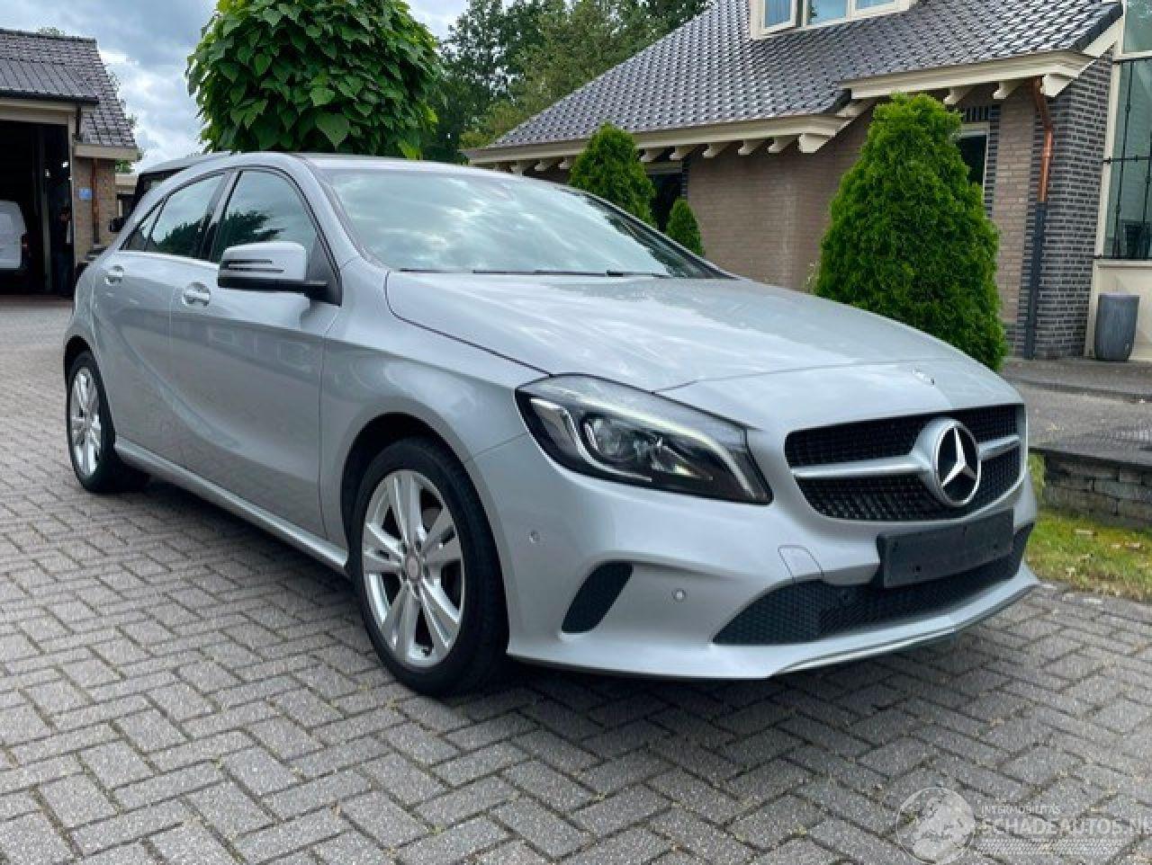 Mercedes A-klasse 180 d SPORT NAVI LED PDC