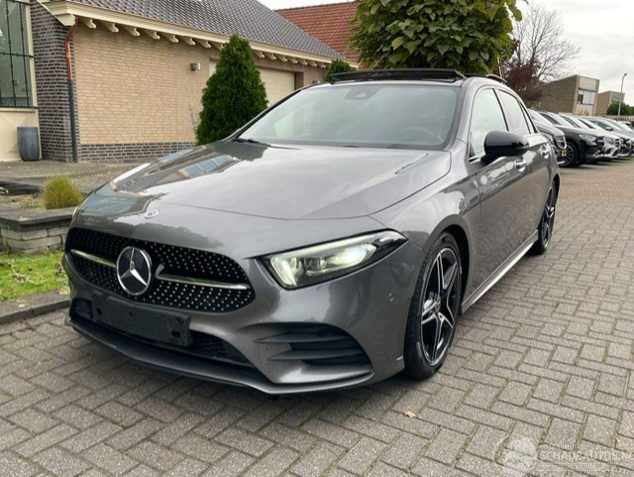 Mercedes A-klasse 180 d AMG LINE PANO NAVI CAMERA LED