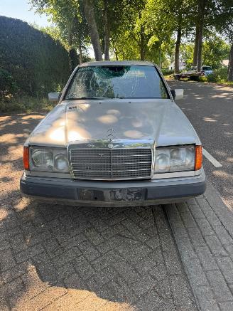 Sloopauto Mercedes 200-serie 230 E 1992/1