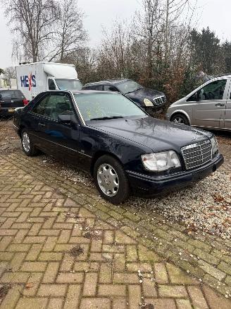 Mercedes E-klasse E 220 COUPE picture 2