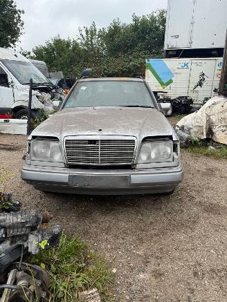 Autoverwertung Mercedes E-klasse E 250 D 1989/1