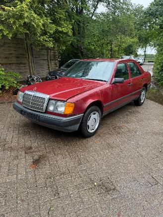 Mercedes 200-serie 230 E picture 7