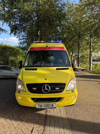 krockskadad bil bedrijf Mercedes Sprinter SPRINTER 319 CDI AMBULANCE 2011/2