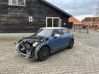 Mini Cooper FACELIFT 1.5 AUTOMAAT NAVI CLIMA CAMERA LEER CRUISE LED B.J 2021 picture 2