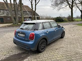 Mini Cooper FACELIFT 1.5 AUTOMAAT NAVI CLIMA CAMERA LEER CRUISE LED B.J 2021 picture 3