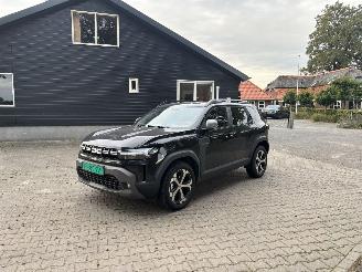 krockskadad bil auto Dacia Duster HYBRIDE FACELIFT 130 PK NAVI CLIMA CAMERA LED B.J 2025 2025/2