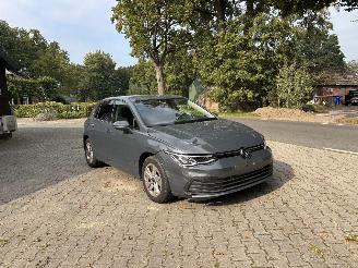 uszkodzony samochody osobowe Volkswagen Golf 8 HYBRIDE AUTOMAAT NAVI CLIMA CAMERA LED VIRTUEEL DASH B.J 2023 2023/4